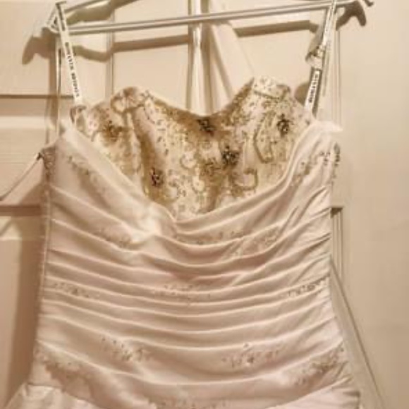 Wedding Gown - Picture 2 of 2